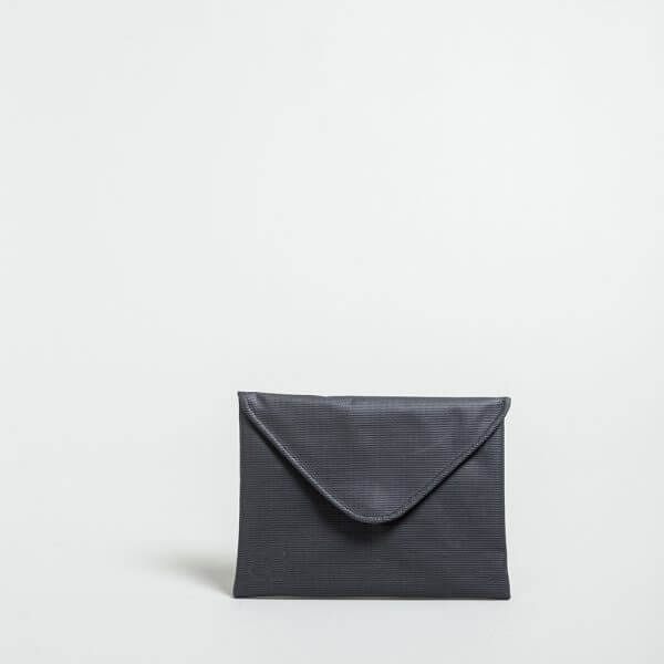 MINI CLUTCH “KAIA” | SCHWARZ – OHNE HENKEL